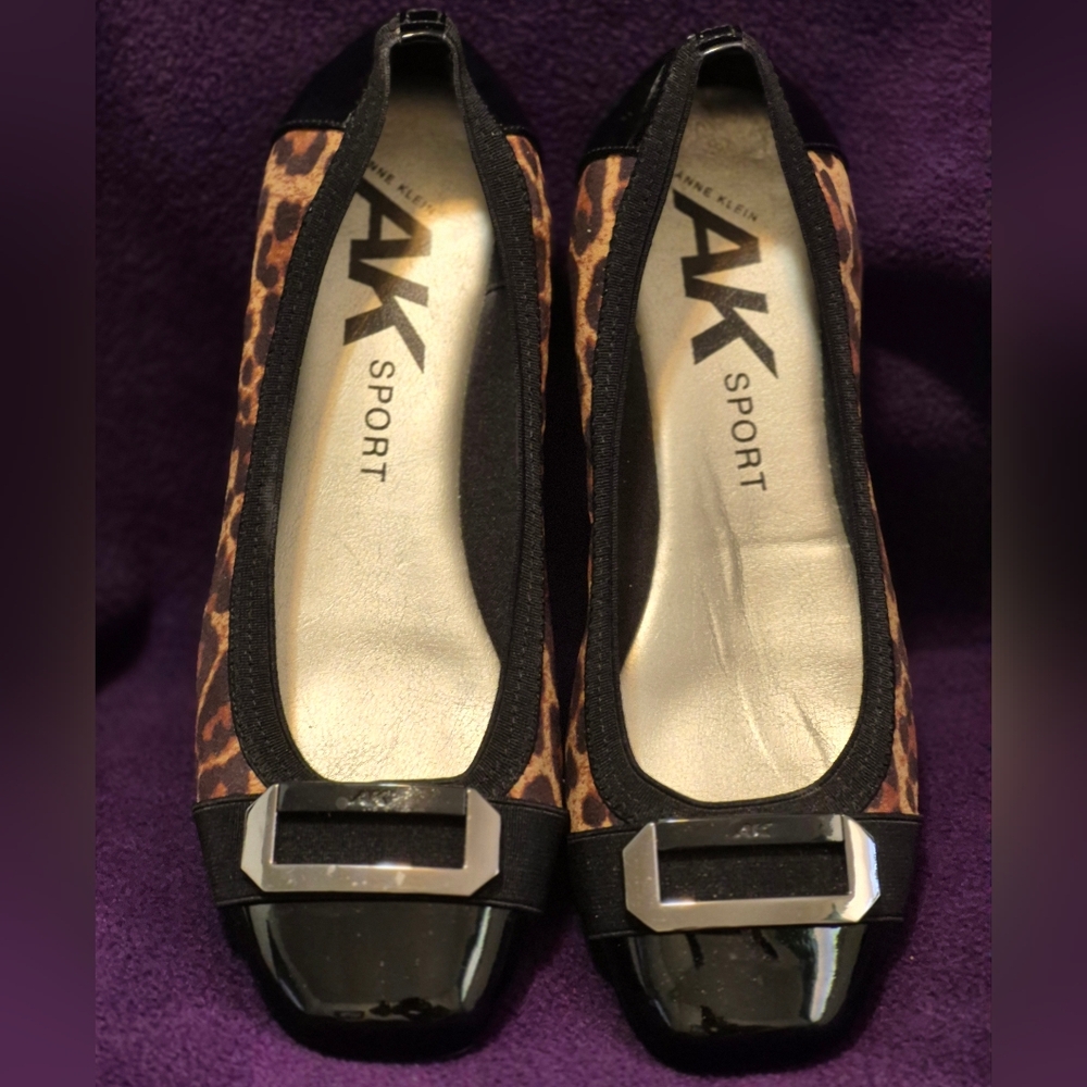 16-KK Anne Klein 7.5 Leopard Print & Black Flats women's slip-ons comfort shoes - Picture 2 of 10